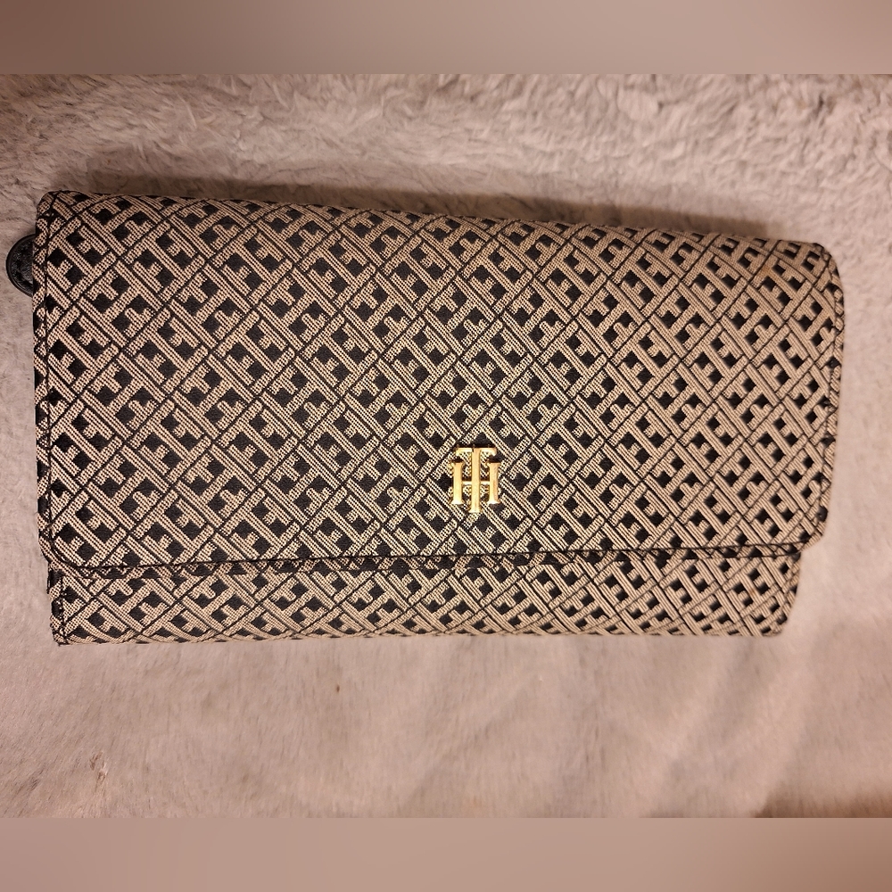 Tommy Hilfiger wallet